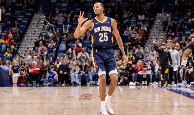 足球赛事-球队真核？墨菲打满首节5中4高效拿下14分2篮板