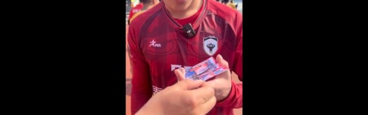 北美世界杯-玉树队门将获赠王大雷签名照：他是我们国家的骄傲，太硬气了