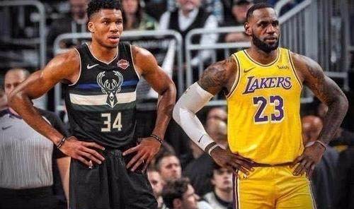 国际足联-互吹！字母哥：詹姆斯是现役最佳 詹皇：他还能进步