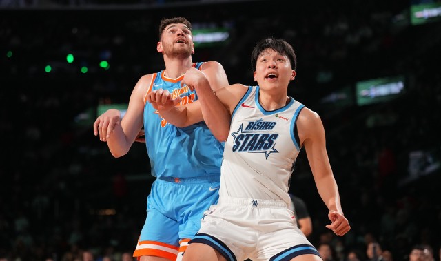 北美世界杯-斯普利特：中锋以前只需要挡拆&amp;顺下 现在更多持球&amp;运球&amp;拉开空间