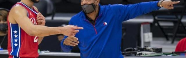 北美世界杯-舔狗里弗斯上线：西蒙斯能助我们争冠 他防守很好